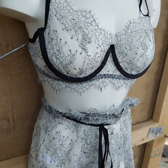 Womens 2 piece lingerie set size large white lace with underwire support - Picture 14 of 15